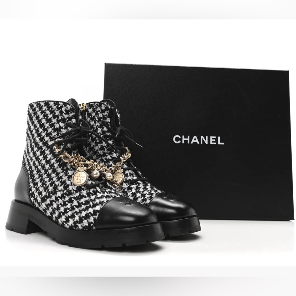 NWT CHANEL Wool Tweed Black and White Lace Up Boots 36.5/6.5 - Picture 2 of 12